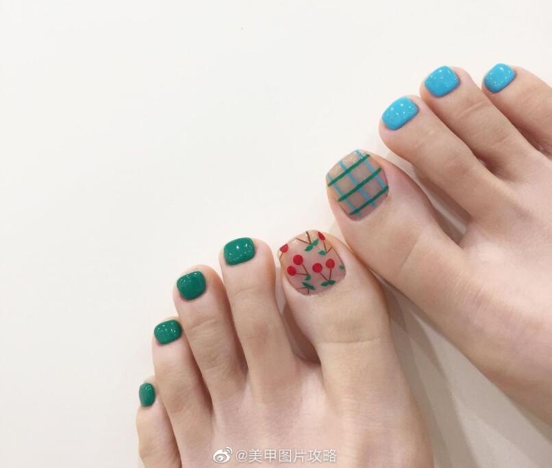 南寧美甲培訓分享：腳部美甲應(yīng)該這么做