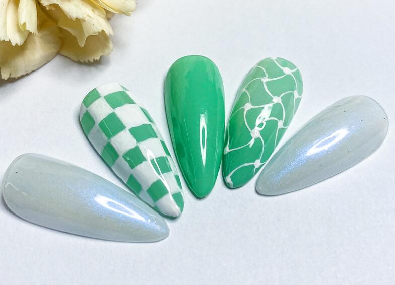 看棋盤美甲作品，知道廣西美甲學(xué)校哪家教學(xué)好