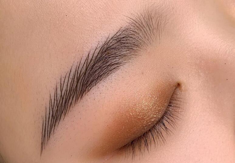 眉頭漸變不自然？南寧紋繡學(xué)習(xí)中心幫你分解