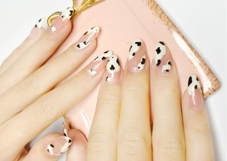 牛奶紋美甲作品，告訴你廣西學美甲哪家有實力