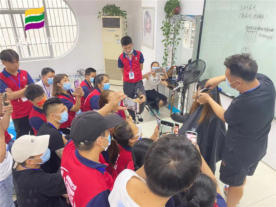 女發(fā)方形層次剪裁，南寧美發(fā)培訓(xùn)班老師講解要點