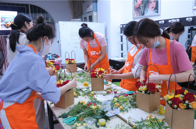 廣西插花培訓：你不知道的插花小技巧