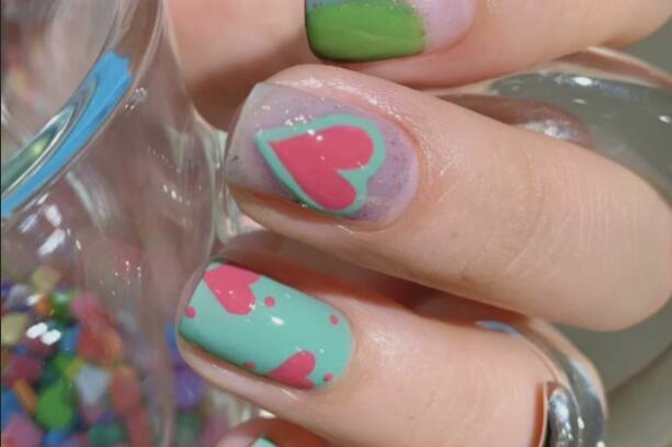 南寧美甲學(xué)習(xí)中心分享：溫柔春日美甲