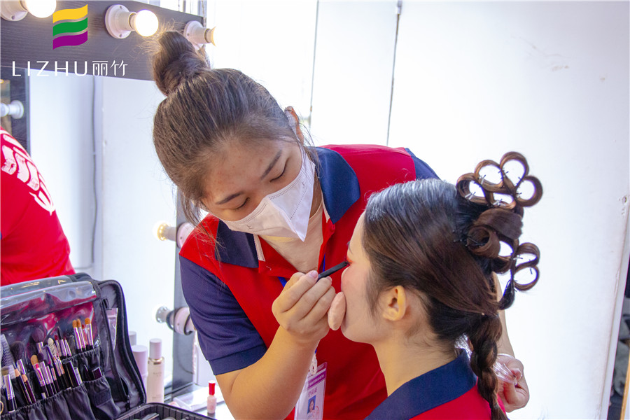 麗竹化妝全能班，實(shí)力展示廣西學(xué)彩妝哪里好