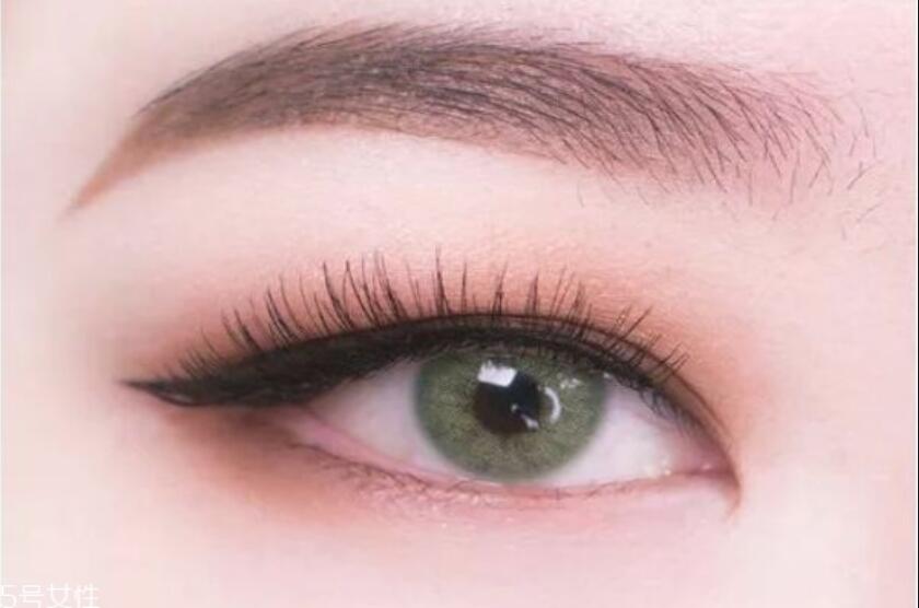 學腫眼泡內雙眼妝教程，看廣西有哪些化妝學校專業(yè)