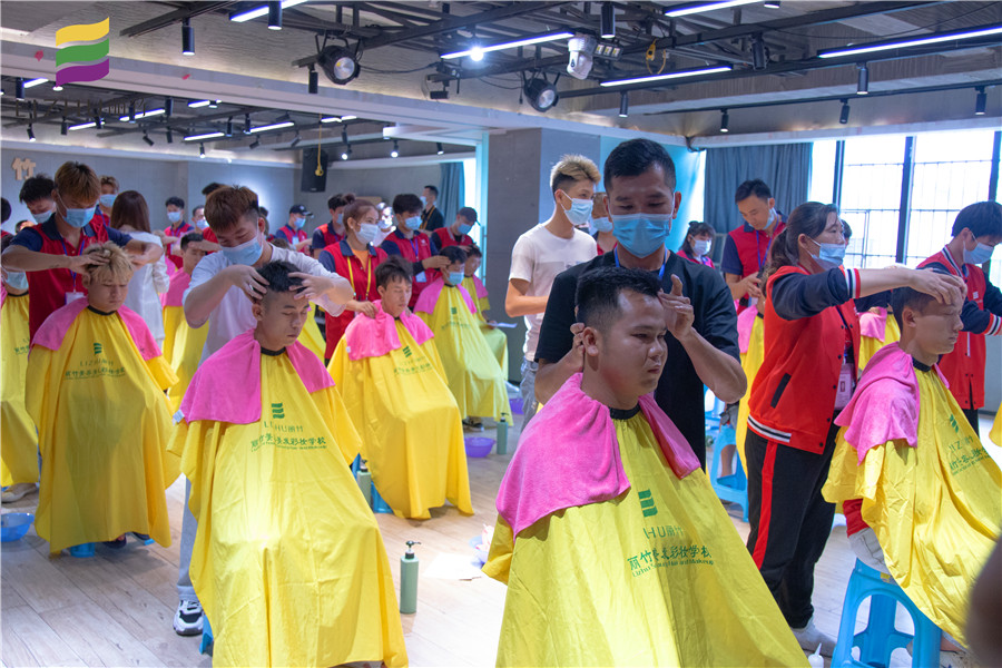 南寧美發(fā)學(xué)校哪家?guī)熧Y強？到麗竹美發(fā)學(xué)?？纯?>
								
								<span id=