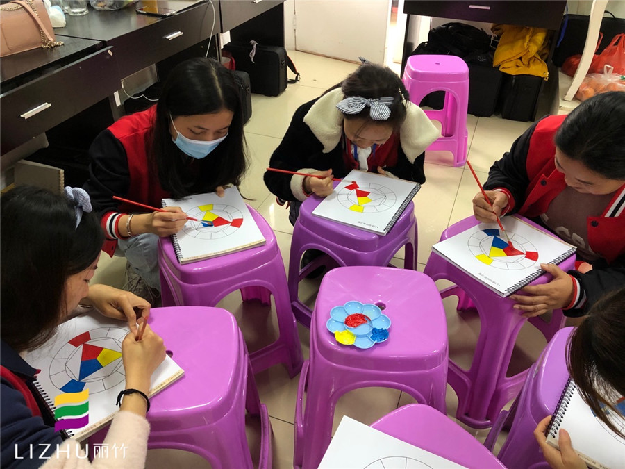 化妝色彩怎么學(xué)？南寧有實(shí)力的化妝學(xué)校這樣教