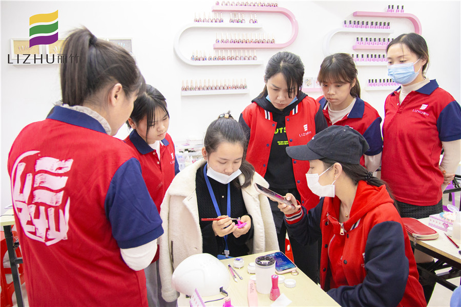 雕花美甲步驟，一起去南寧排名前十美甲學?？纯?>
								
								<span id=