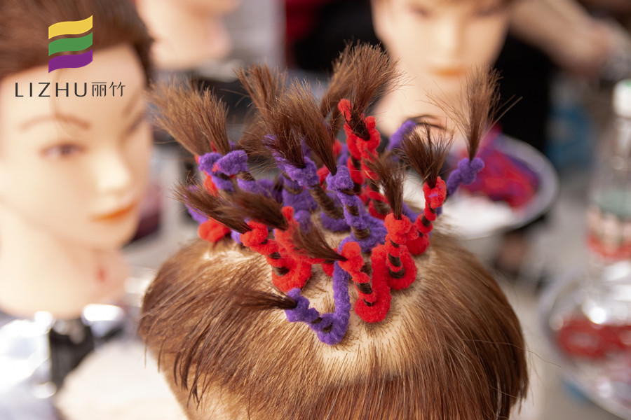 正確的煙花燙教程，南寧排名前十美發(fā)學(xué)校分享