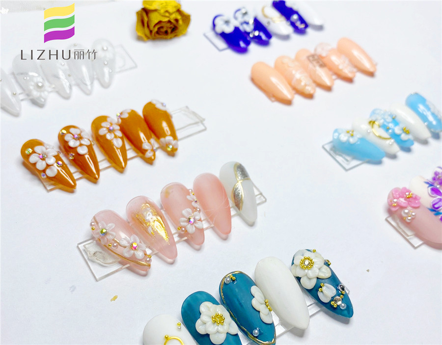 精美雕花美甲作品，告訴你南寧哪里可以學雕花美甲