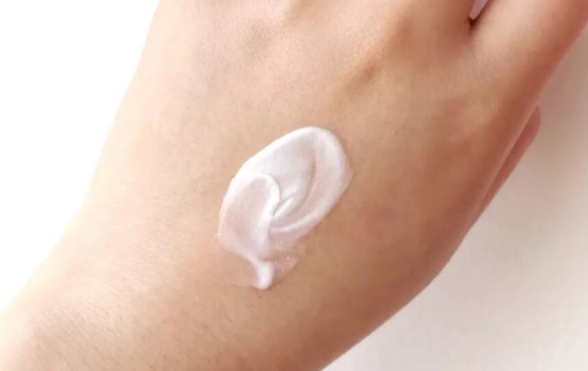 冬季手指開裂怎么辦？廣西美容護膚培訓(xùn)幫你