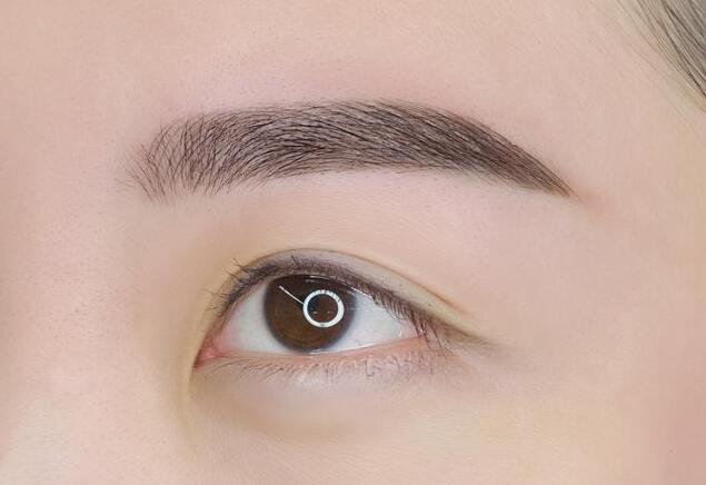 霧眉做完為什么發(fā)紅？南寧專業(yè)紋繡學(xué)校給你解釋