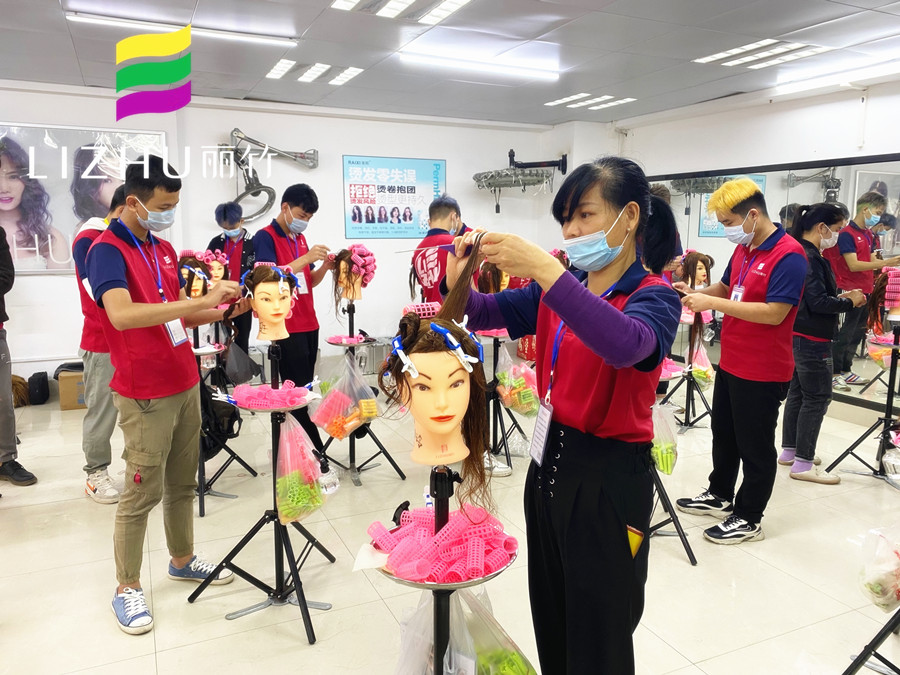 南寧燙發(fā)課堂：美發(fā)卷發(fā)筒怎么用？