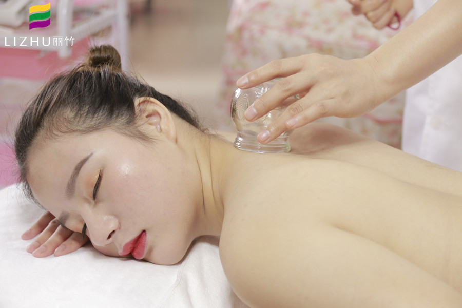 拔罐的注意事項，南寧美容師培訓(xùn)學(xué)校必學(xué)課程