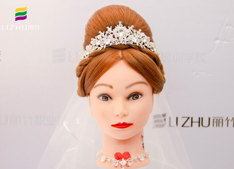 “赫本頭”編發(fā)，南寧教編發(fā)哪家學校好？