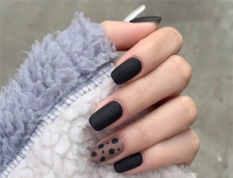 暗黑甜酷系美甲，展現(xiàn)廣西美甲培訓(xùn)哪家實力強