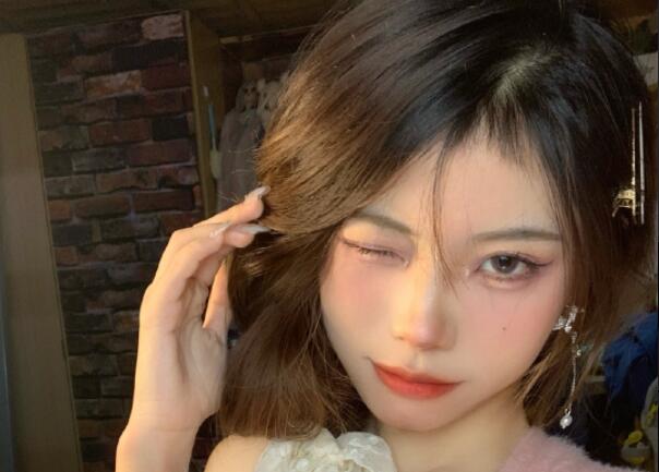 如何修飾大鼻頭？南寧教彩妝的機(jī)構(gòu)分享教程