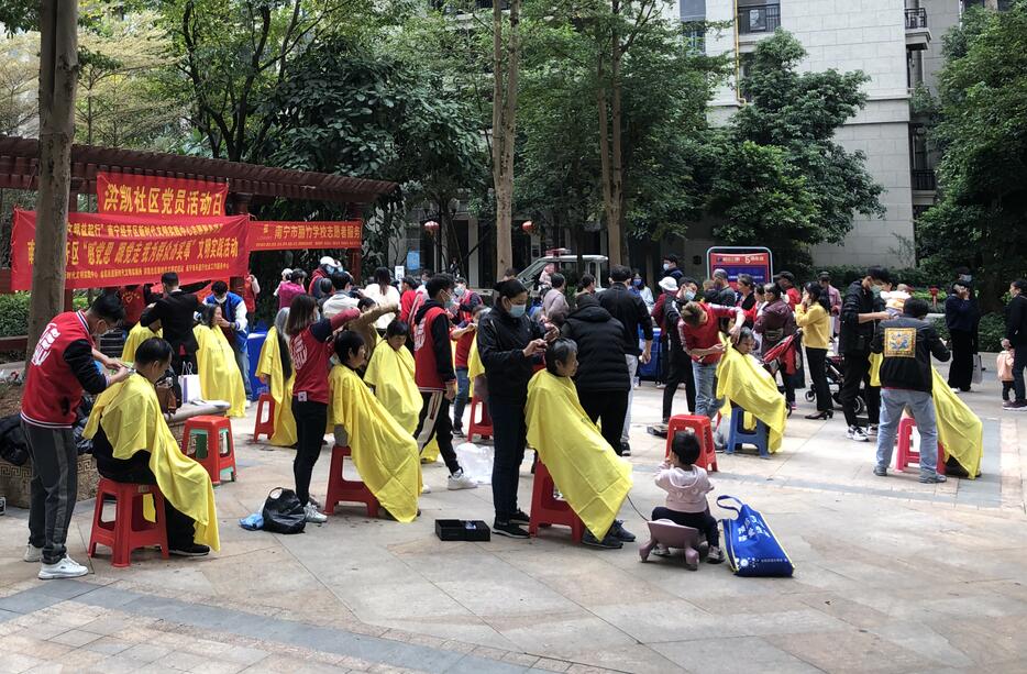 南寧學美發(fā)有實踐嗎？來看麗竹美發(fā)學校社區(qū)理發(fā)活動