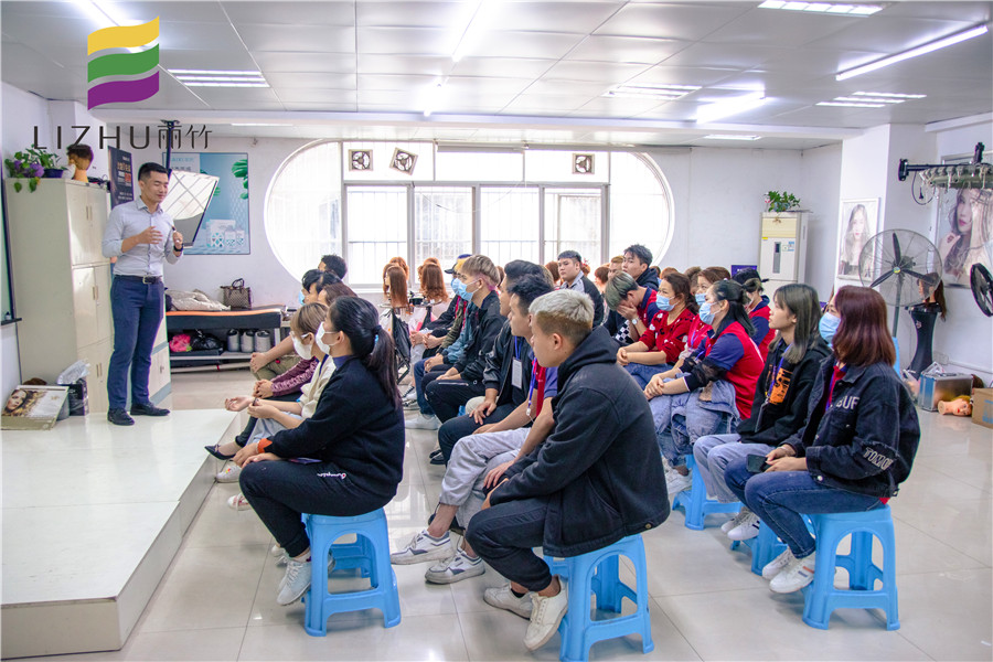 廣西學(xué)美發(fā)好找工作嗎？來(lái)看麗竹學(xué)校就業(yè)宣講會(huì)