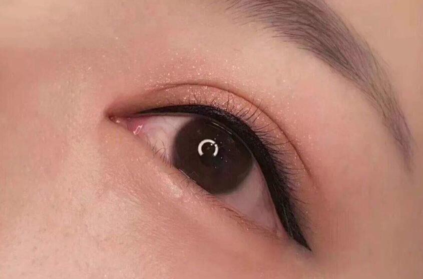 美瞳線多久會反色？廣西紋繡培訓學校幫你分析
