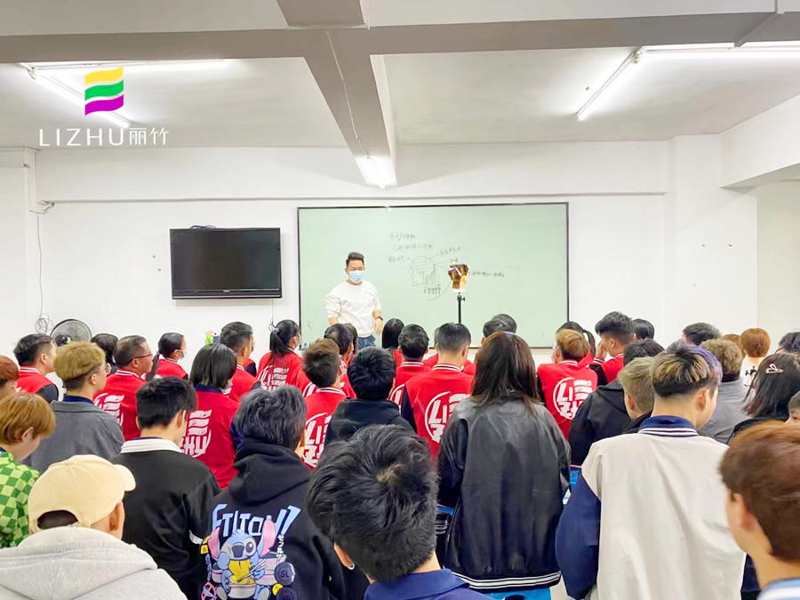 美發(fā)方形堆積注意事項，廣西美發(fā)師培訓(xùn)班課程教授