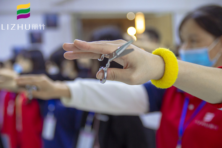 南寧美發(fā)教學(xué)教你：美發(fā)剪刀怎么拿