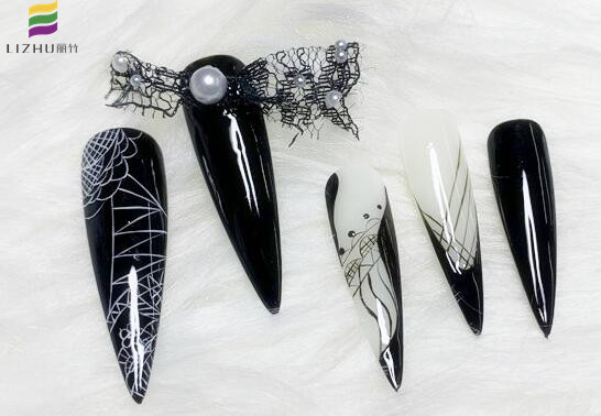 黑色蕾絲美甲，廣西美甲師培訓(xùn)班學(xué)員作品