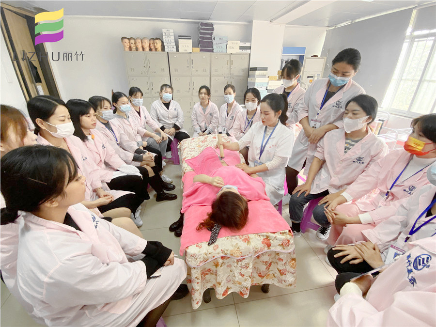 艾灸肚臍的好處，南寧美容養(yǎng)生培訓班老師告訴你