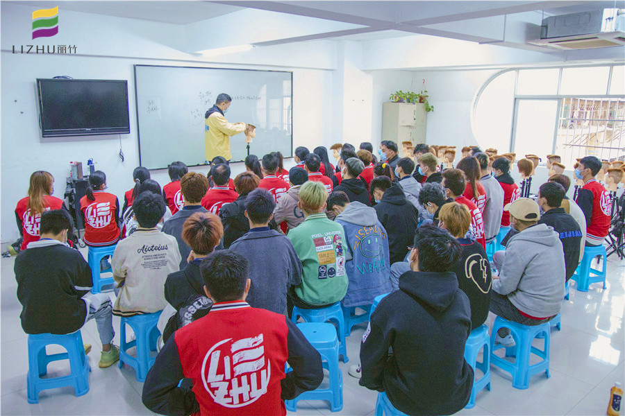 修剪平頭的技巧，廣西教理發(fā)學校課程內容