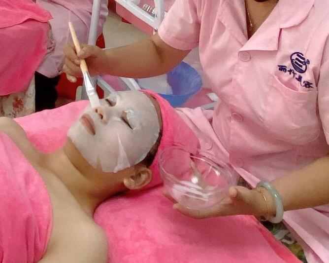 冬日皮膚補(bǔ)水-濕敷的步驟，南寧有實(shí)力的美容培訓(xùn)分享