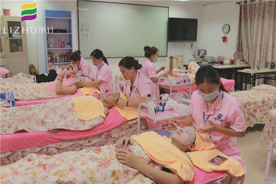 廣西美容護(hù)膚資訊：怎樣減少皺紋的生長？