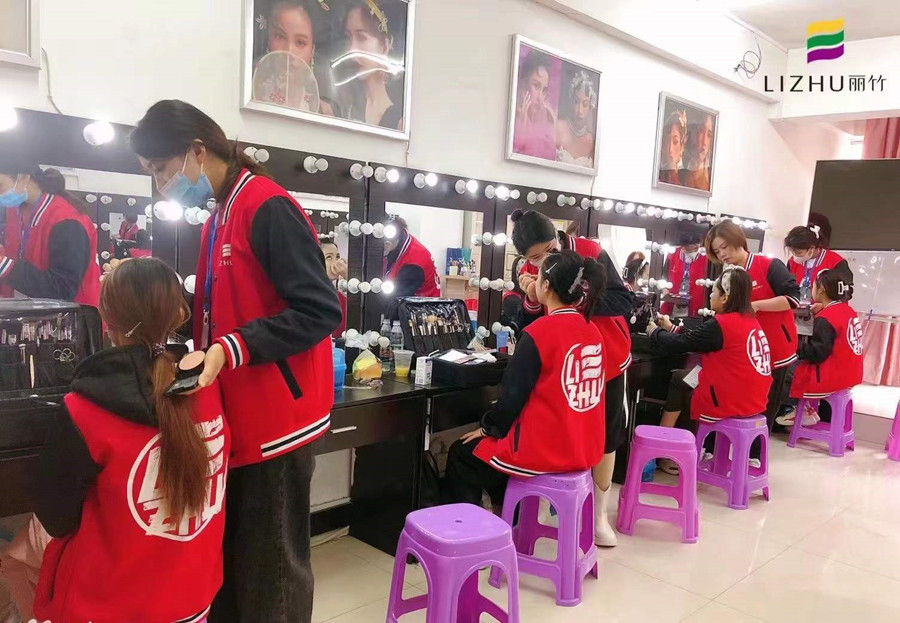 南寧化妝學(xué)校怎么招生？來(lái)麗竹化妝學(xué)?？纯淳椭懒?>
								
								<span id=