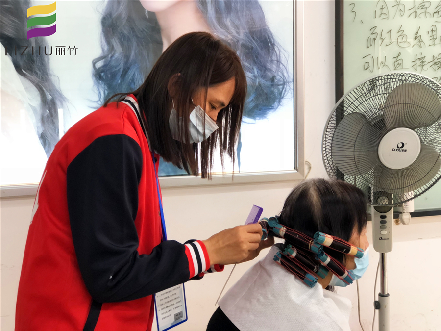 評(píng)判染發(fā)的四個(gè)標(biāo)準(zhǔn)，廣西學(xué)美發(fā)的正規(guī)學(xué)校