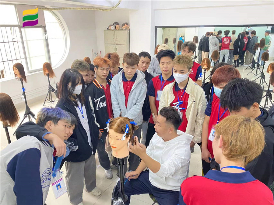 女式短發(fā)漸增層次剪發(fā)，南寧美發(fā)修剪課程