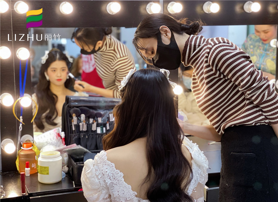 披發(fā)新娘妝容造型，南寧彩妝師培訓(xùn)班學(xué)員作品