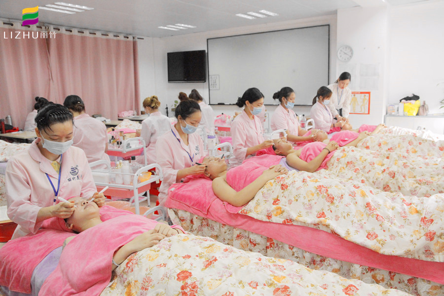 面部撥筋的特色，南寧美容實(shí)訓(xùn)項(xiàng)目