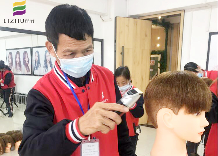 美發(fā)教學(xué)：南寧美發(fā)學(xué)校哪家有實(shí)力？