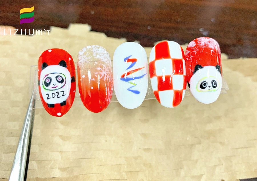 2022冬奧會：卡通“冰墩墩”美甲