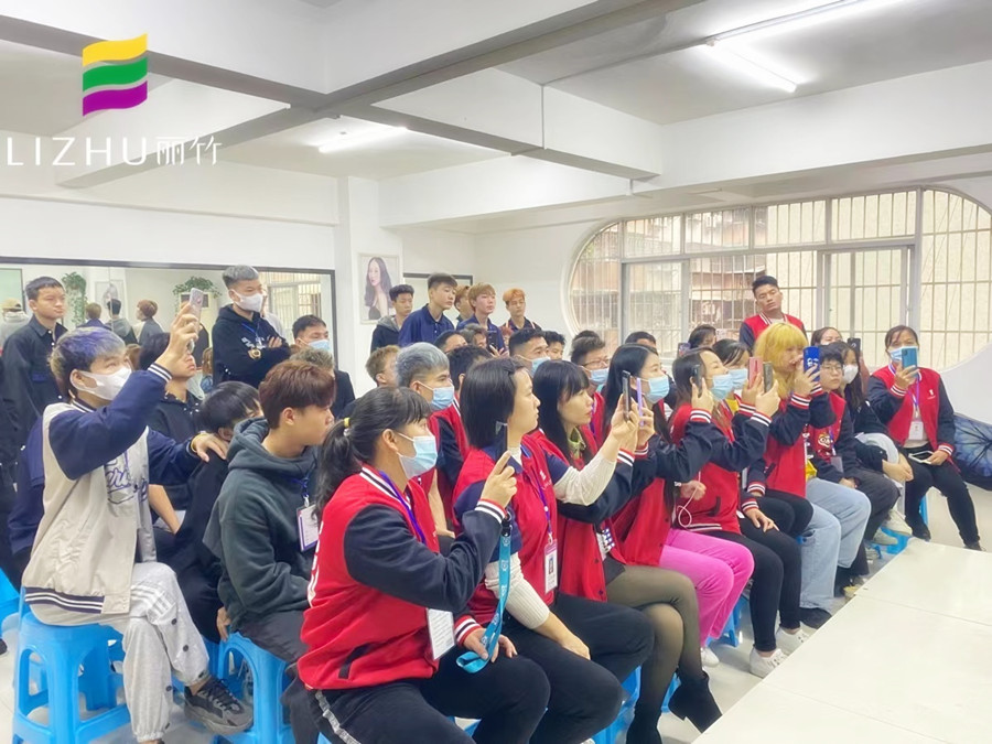 年后不知學(xué)什么技術(shù)？來廣西專業(yè)美發(fā)學(xué)校吧