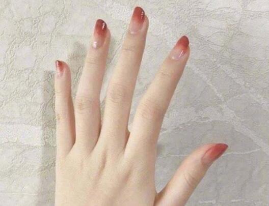 南寧美甲基礎(chǔ)培訓(xùn)班：暈染美甲DIY教程