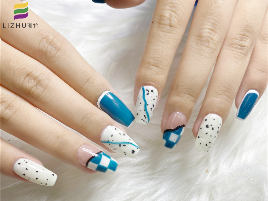 秋冬撞色美甲推薦，看看廣西南寧美甲學(xué)校哪家教得好