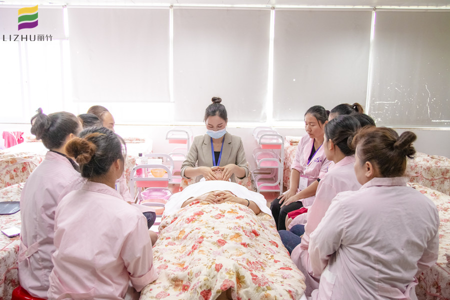 面部按摩基礎(chǔ)手法 | 廣西美容初級課程