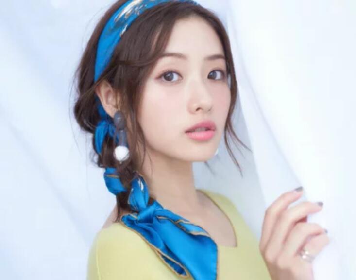 絲巾的創(chuàng)意搭配，廣西形象設(shè)計培訓(xùn)班教你