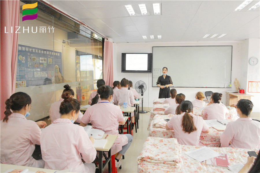 南寧學習美容在哪里？麗竹美容培訓班火熱招生