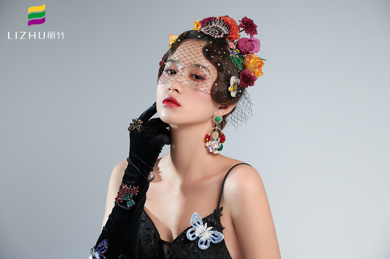 輕奢復(fù)古女王造型（下）| 廣西專(zhuān)業(yè)彩妝學(xué)校作品