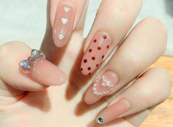 浪漫裸色美甲推薦，廣西美甲網(wǎng)紅分享