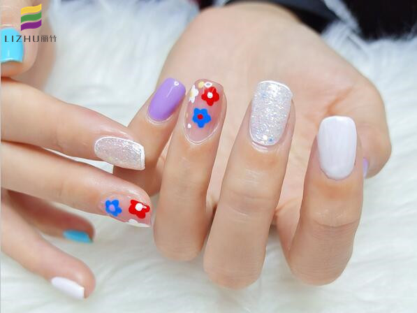 春日美甲，藍(lán)天白云，花兒朵朵開(kāi)