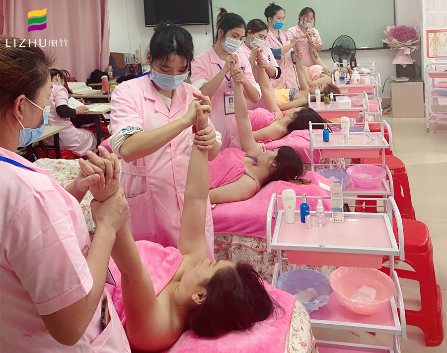 手部按摩護(hù)理方法，廣西南寧美容師培訓(xùn)課程