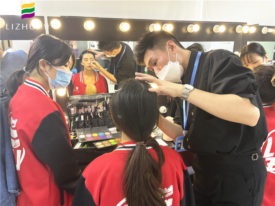 畫眼妝前要做什么？廣西學(xué)化妝基礎(chǔ)