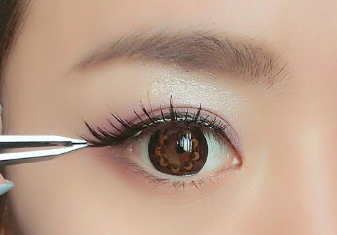 嫁接睫毛有什么好處？南寧美睫紋繡學(xué)校分享